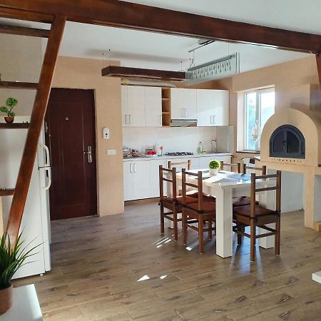Central Apartament Cristian Арад Екстериор снимка