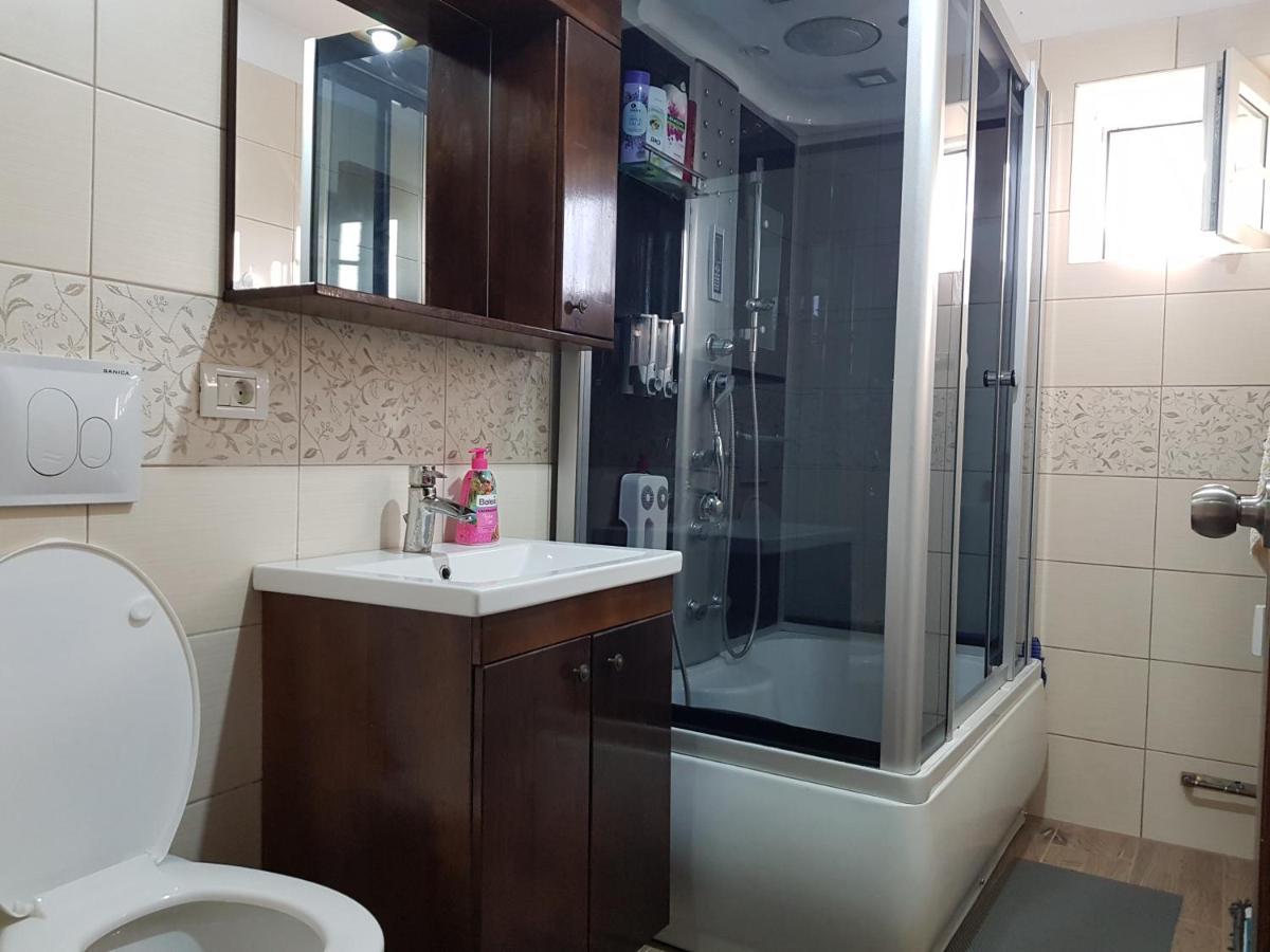 Central Apartament Cristian Арад Екстериор снимка
