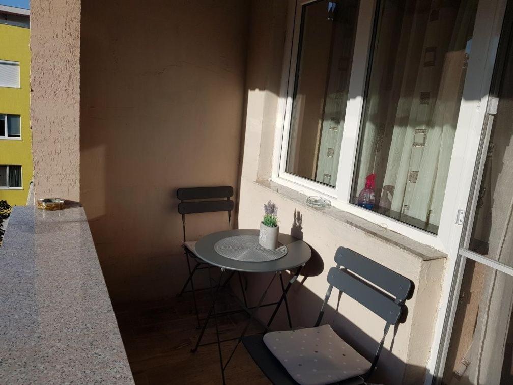 Central Apartament Cristian Арад Екстериор снимка