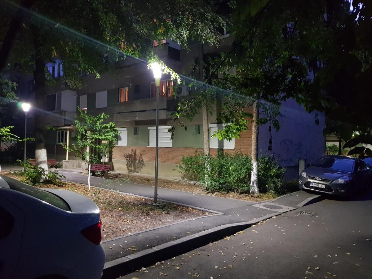 Central Apartament Cristian Арад Екстериор снимка